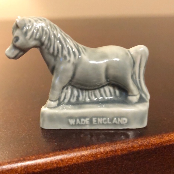 WADE ENGLAND Porcelain Horse Figurine - Picture 5 of 5